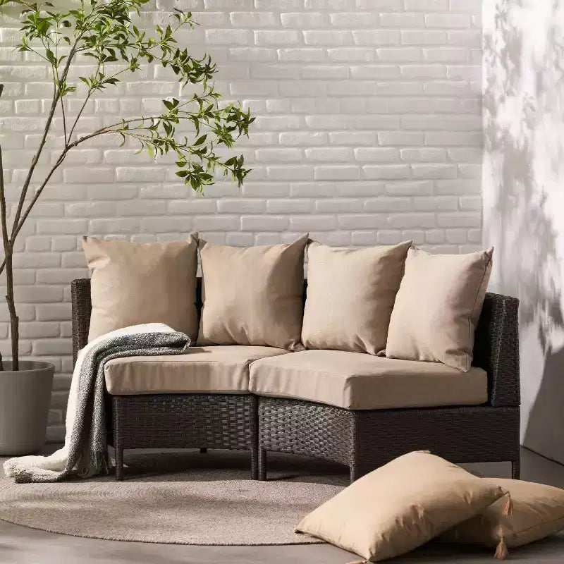 Christopher Knight Home Harper Canapé d'angle incurvé en osier d'extérieur 76 W avec coussins