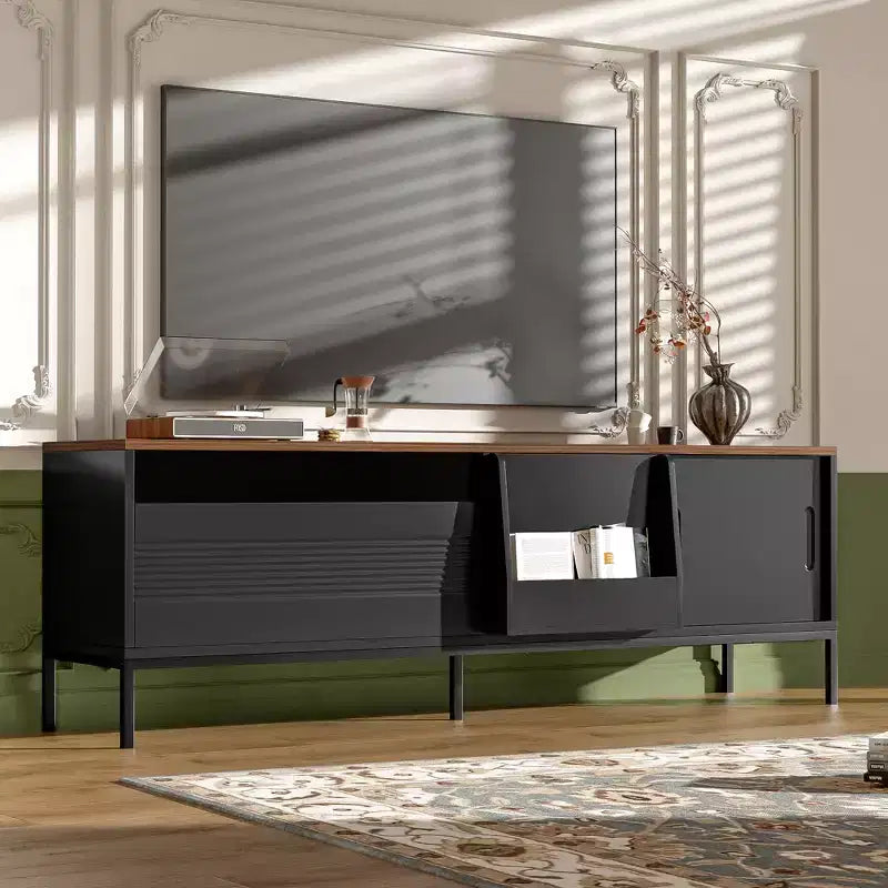 Meuble TV de 180 cm, adapté aux téléviseurs jusqu'à 75 pouces, avec portes coulissantes et étagères réglables. Meuble TV multimédia de style moderne du milieu du siècle.