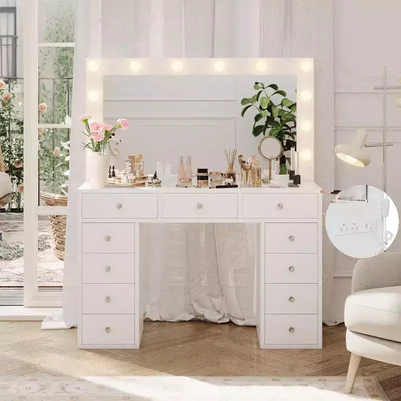 Coiffeuse avec prise de courant et miroir éclairé à 12 LED - 11 tiroirs 45 Coiffeuse de maquillage avec plateau en verre et 3 modes d'éclairage
