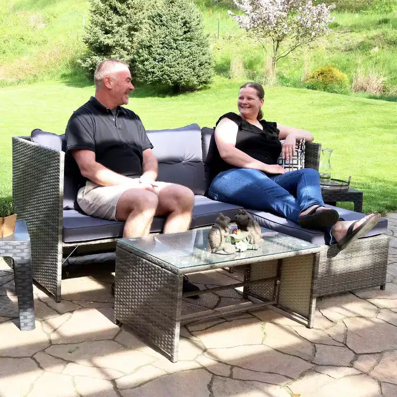 Ensemble de conversation d'extérieur Sunnydaze Longford en rotin avec canapé sectionnel et chaise longue, coussins d'assise et table basse – Anthracite – 2 pièces