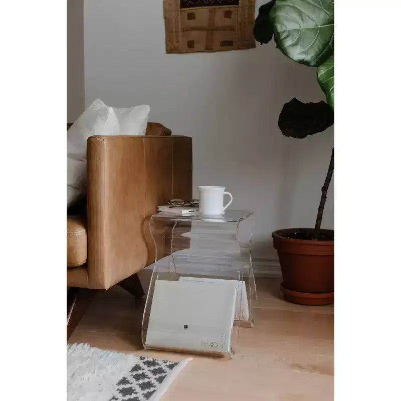 Tabouret et porte-revues Magino Transparent : Acrylique incassable, aucun assemblage requis