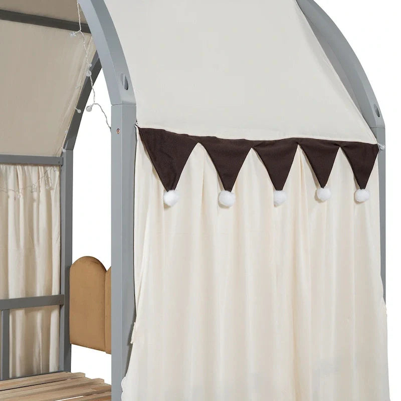 Lit plateforme Montessori au sol en bois massif, style maisonnette avec toit arqué et lit gigogne, pour filles et garçons